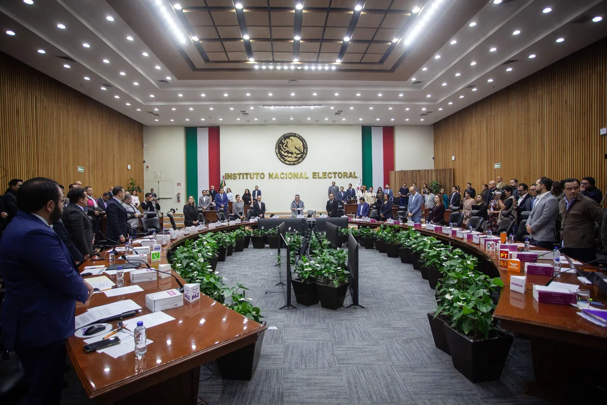 Impide mayoría en el INE fiscalizar actos anticipados de Morena; denuncian que omisión provocó daño a la equidad