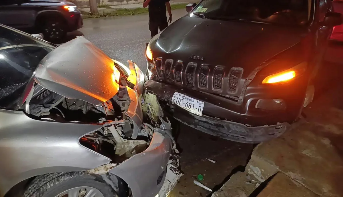 Detienen en Parras a conductor tras chocar contra camioneta estacionada; presuntamente iba ebrio