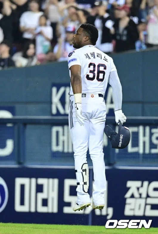 세베리노는 Fxxx 내뱉고, 박찬호는 헬멧 집어던지고...KIA-두산 혈투, 8회 무슨 일이 있었길래