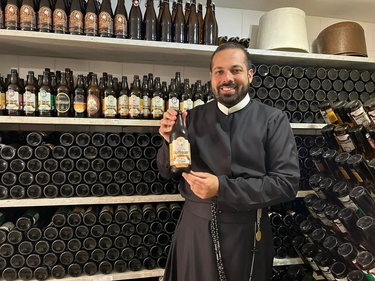 Cervejaria que funciona em porão de igreja resgata receita de mais de 130 anos