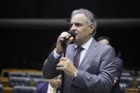 Candidatos ao governo de MG exaltam alianças em estreia na TV