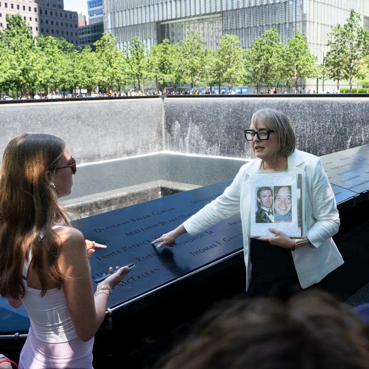 The Woman Guiding Tourists Through New York City’s Worst Day
