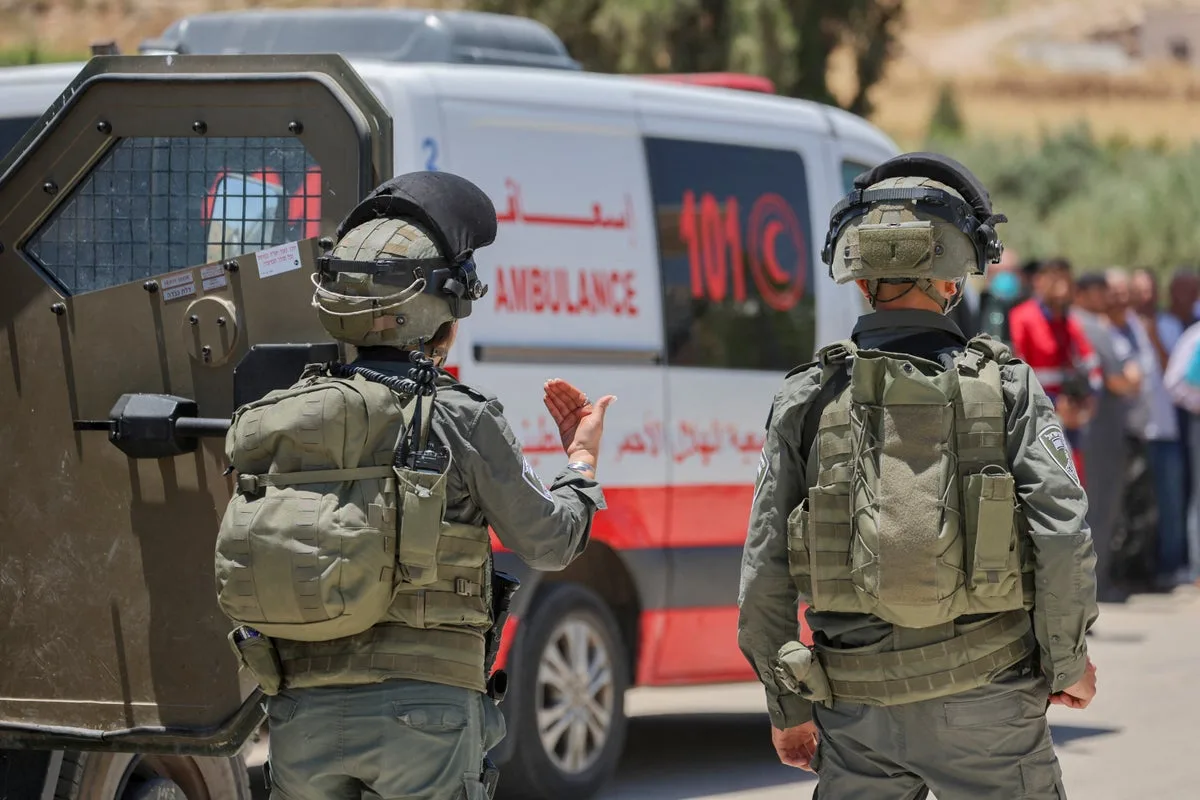 Palestinian nurse shot and ambulance pelted with stones by Israeli settlers in West Bank, says aid group