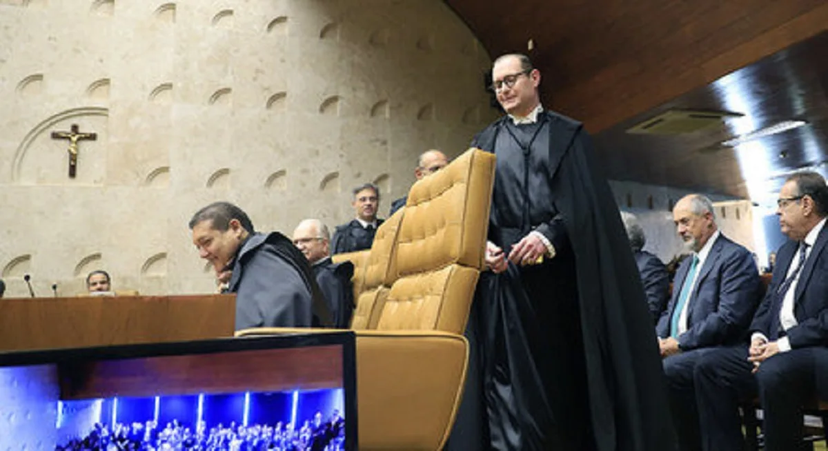 Mendonça diz que cópia do celular de Vorcaro está lacrada e nunca foi acessada