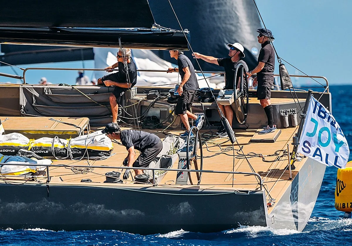 La Ibiza JoySail pone en marcha el crónometro para batir el récord entre Mallorca-Ibiza