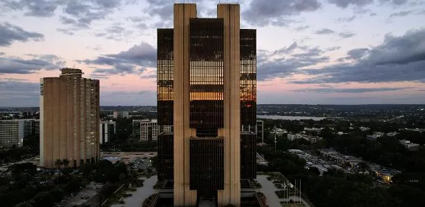 BC deixa em aberto futuro da taxa Selic para devolver inflação à meta