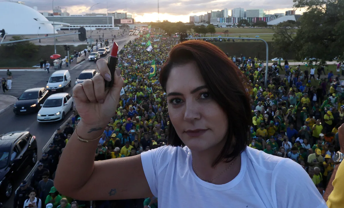 Michelle Bolsonaro registra candidatura ao Senado pelo DF