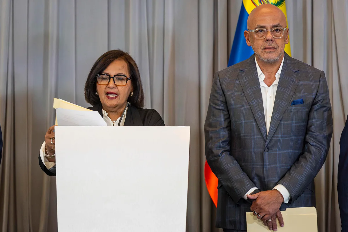 Dinorah Figuera promete trabajar por la liberación de presos políticos “en los próximos días”
