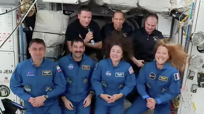 Трамп сообщил, что следил за возвращением на Землю корабля Crew-12