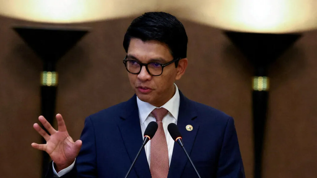 Madagascar: un an après avoir fui le pays, que devient Andry Rajoelina?
