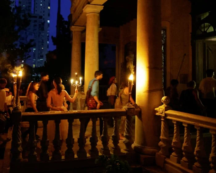 Candlelit theatre in Havana – in pictures