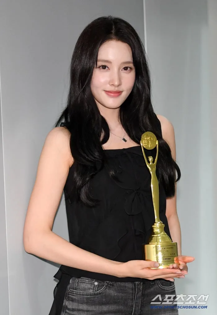 [단독] "오디션 망한 줄"…심자윤, '스테이씨 윤' 이름표 떼고 '만장일치' 신인상(BSA 수상인터뷰)