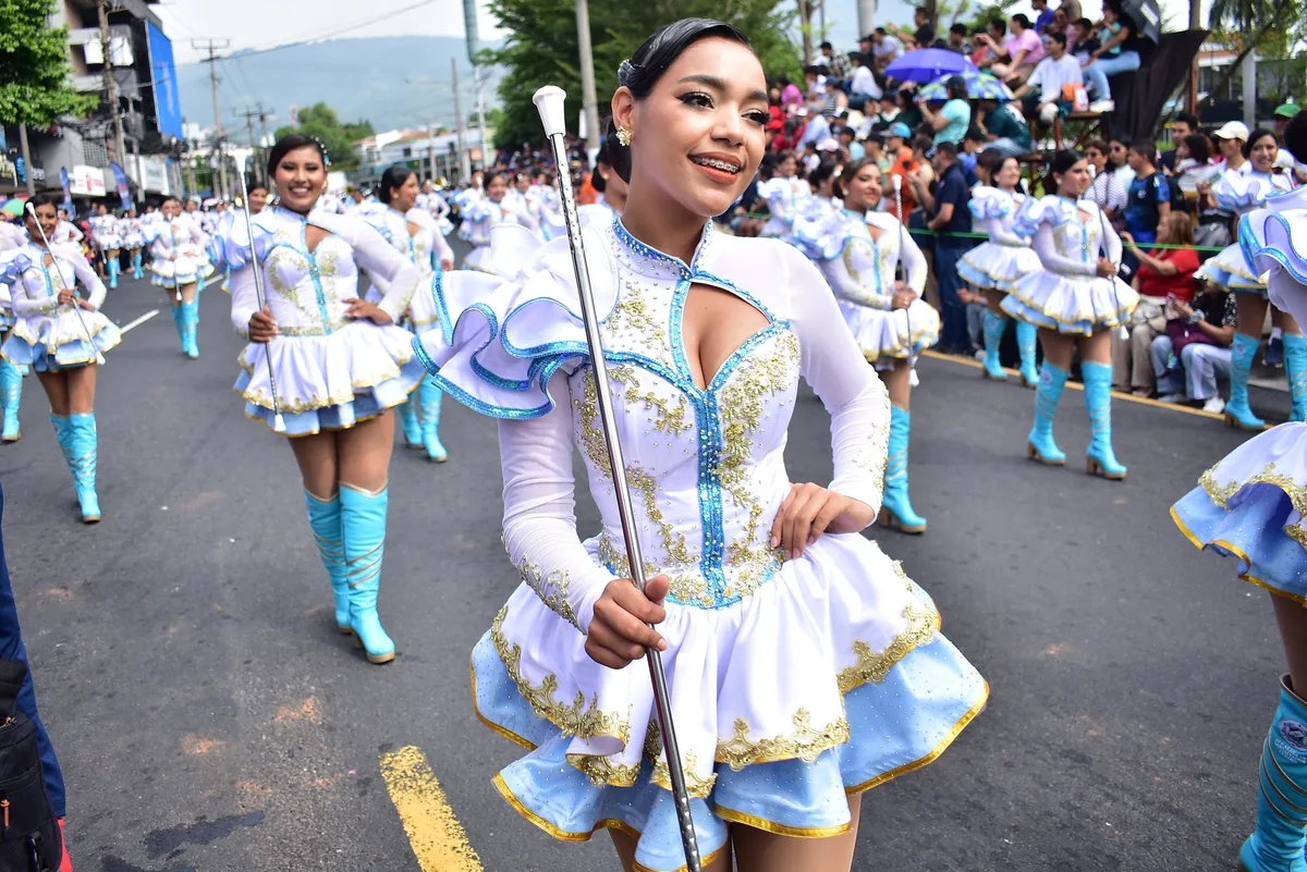 ¿Qué calles estarán cerradas por el desfile de independencia en San Salvador?