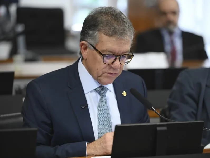 Senador defende bloqueio à entrada "nociva" de empresas estrangeiras