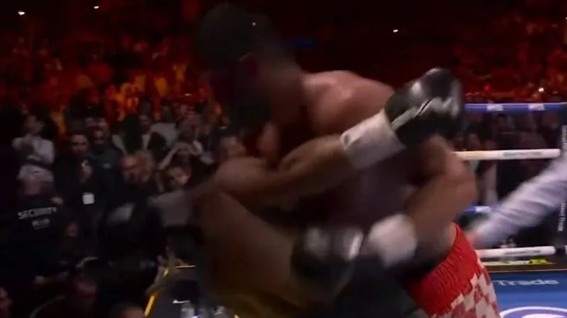 Itauma gasses out, corner throws in towel