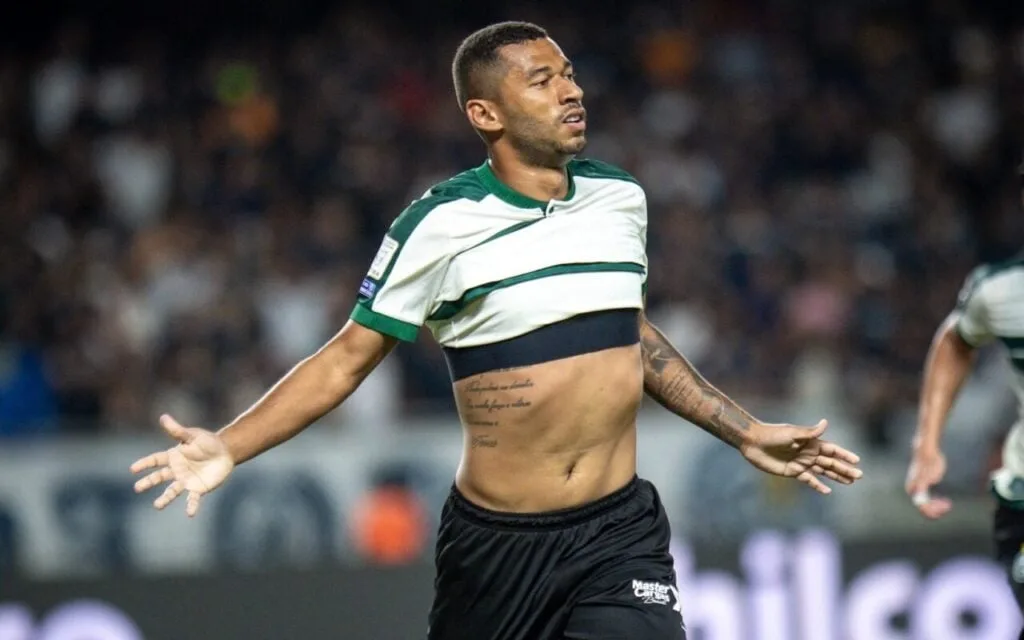 Seabra explica escalação do Coritiba na goleada para o Vasco