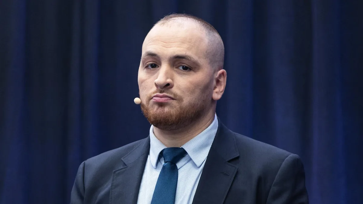 Cet eurodéputé RN prend au sérieux un sketch (et s’attire des moqueries)