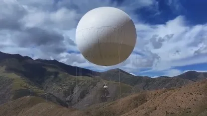 Tibet: Heliumballon baut Stromtrassen im Hochgebirge