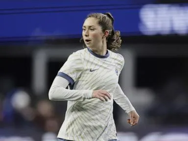 The Pride score two early goals then hold off the Dash for a 2-1 victory