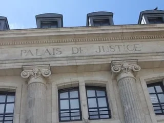 Reconnu coupable d’agression sexuelle sur une personne âgée en Vendée, l’aide soignant condamné et interdit d’exercer