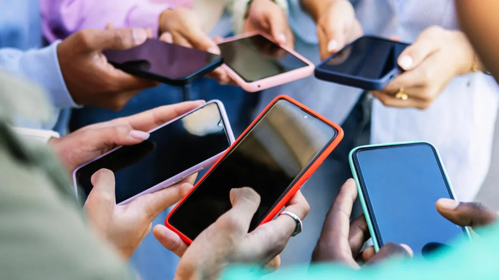 France: le casse-tête de l'interdiction des téléphones portables au lycée prévue à la rentrée