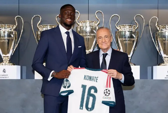 Konaté, presentado con el 16