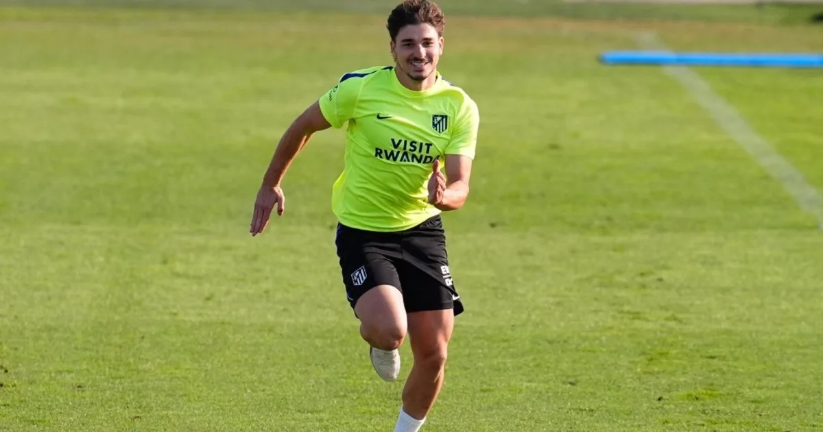 Julián Álvarez: la semana bajo las órdenes de Simeone, el "libérenlo" de redes sociales y ¿suplente para el debut en LaLiga?