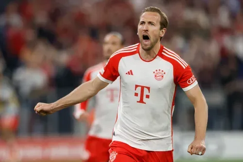 Kane hits Bundesliga century as Bayern rout Union