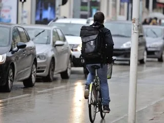 « Ça aurait pu arriver à tout le monde » : un cycliste meurt sous les roues d’une voiture en Maine-et-Loire