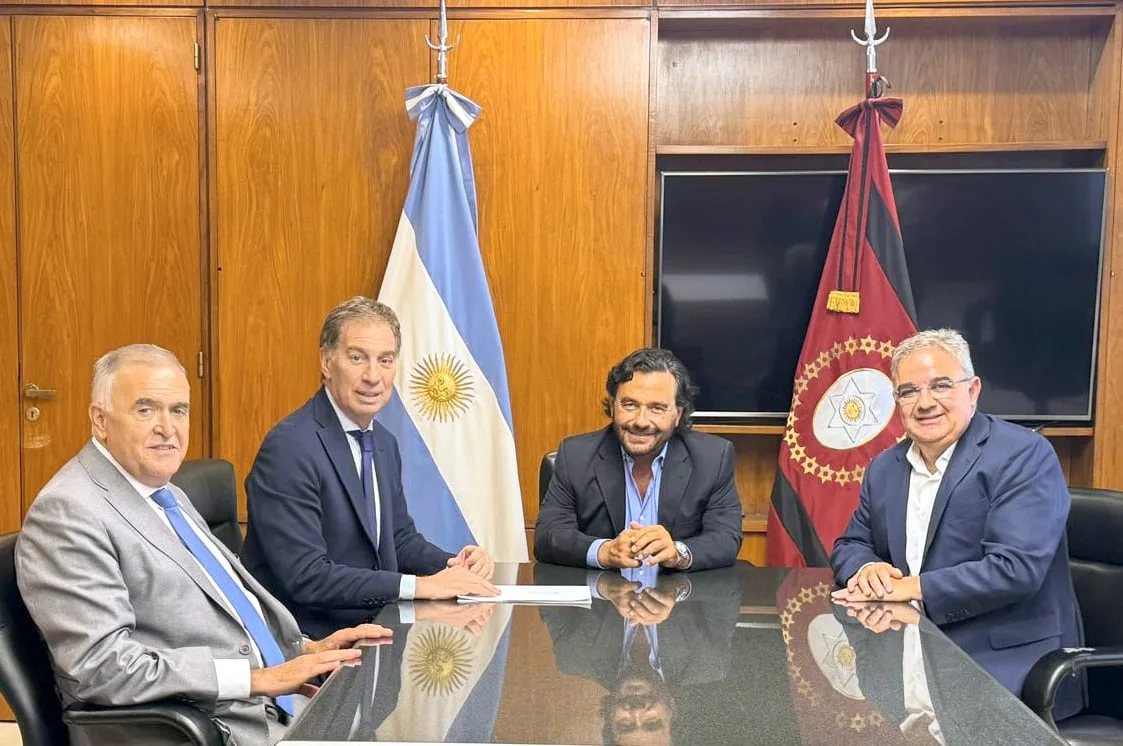 Santilli apura reuniones con siete gobernadores en 24 horas para conseguir votos en el Congreso