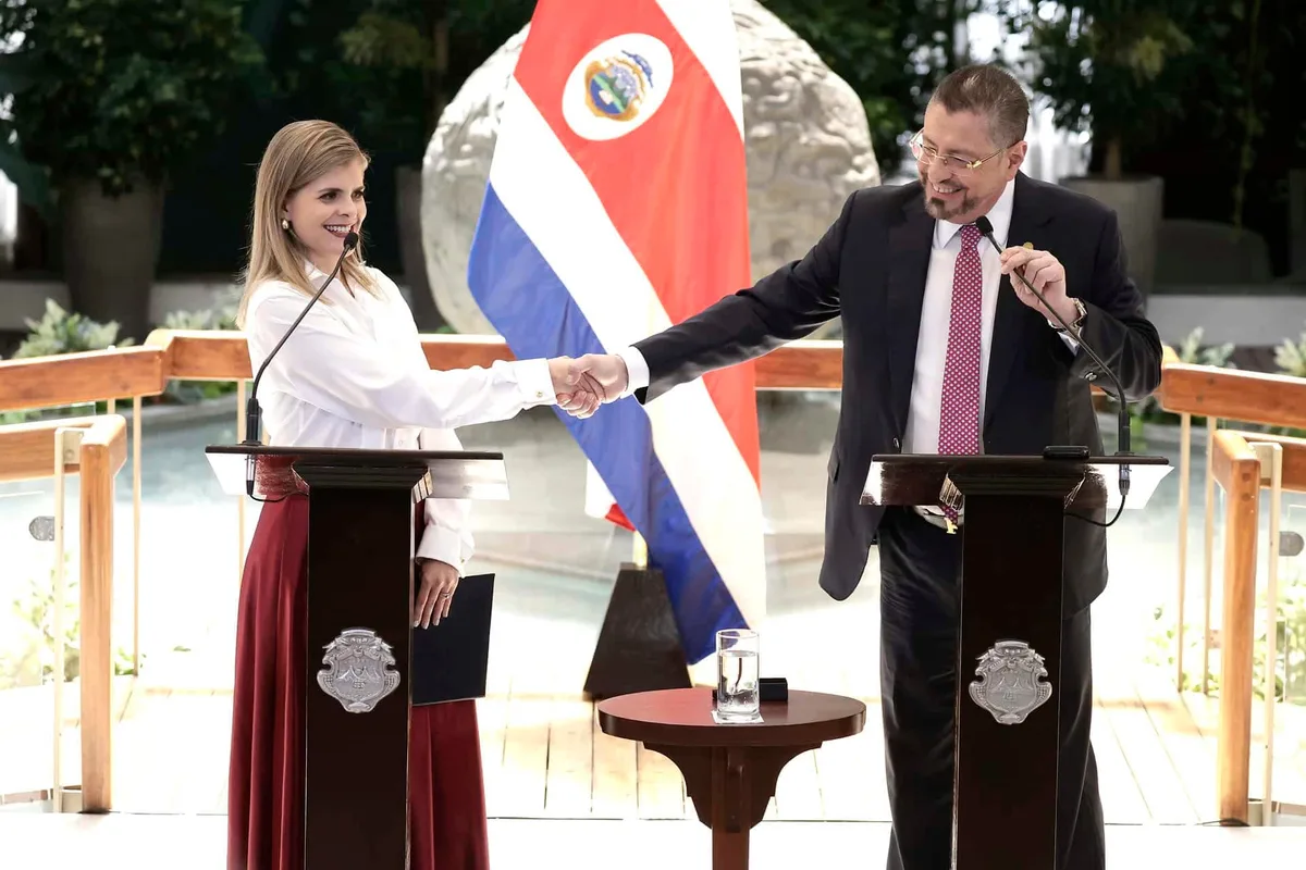 Diputado denuncia penalmente a Laura Fernández y a Rodrigo Chaves por presunto nombramiento ilegal del jefe de Inteligencia y Seguridad de Costa Rica