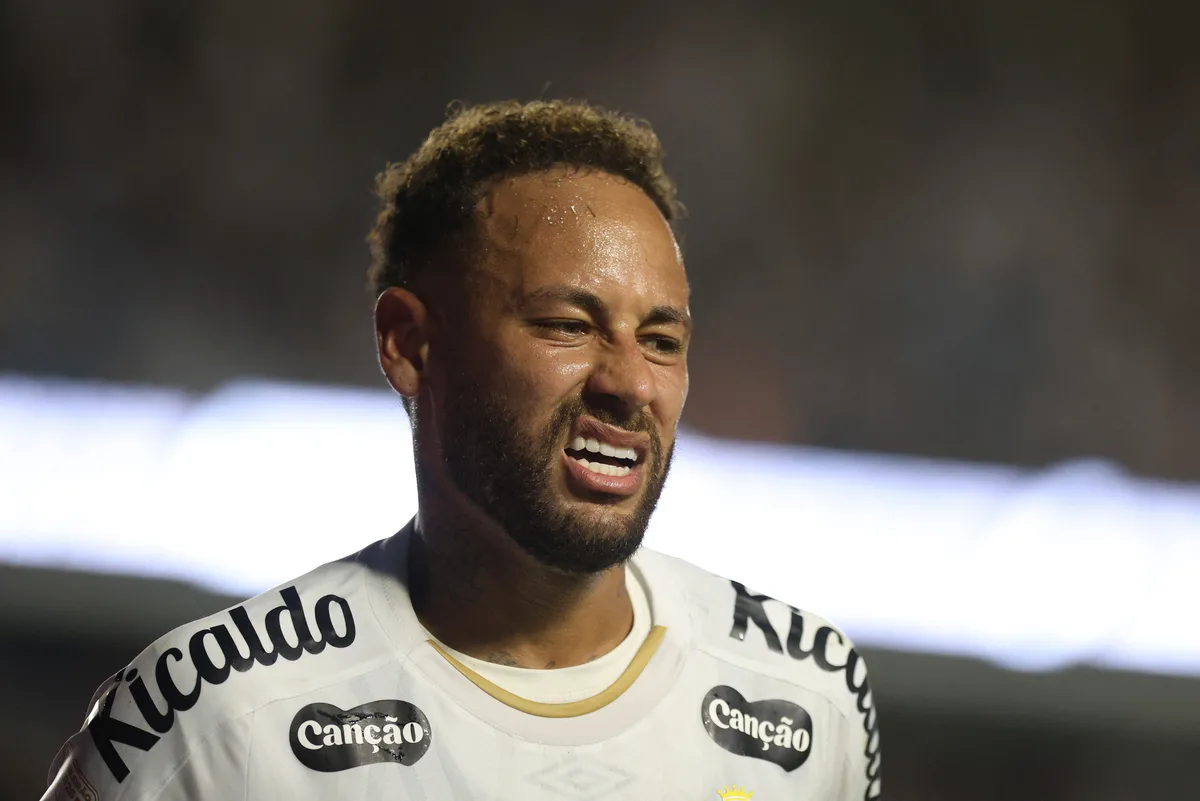 Neymar x sintético: Santos faz mistério, mas jogador deve ir para a partida contra o Palmeiras