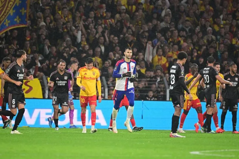 « Il a très bien joué et ça s'est vu car le reste de l'équipe n'a pas fait ce qu'il fallait faire » : Dominik Greif, la seule éclaircie de l'OL à Lens