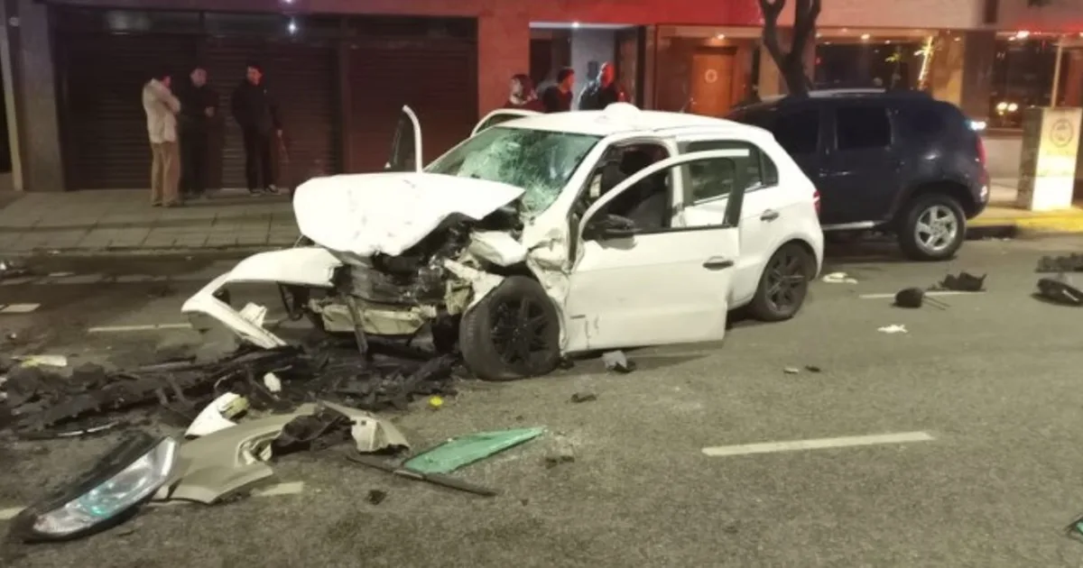 Brutal choque entre un auto y una camioneta en Coghlan: hay tres heridos graves