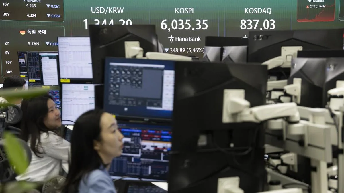 Asian stocks edge higher as AI, chip selloff eases
