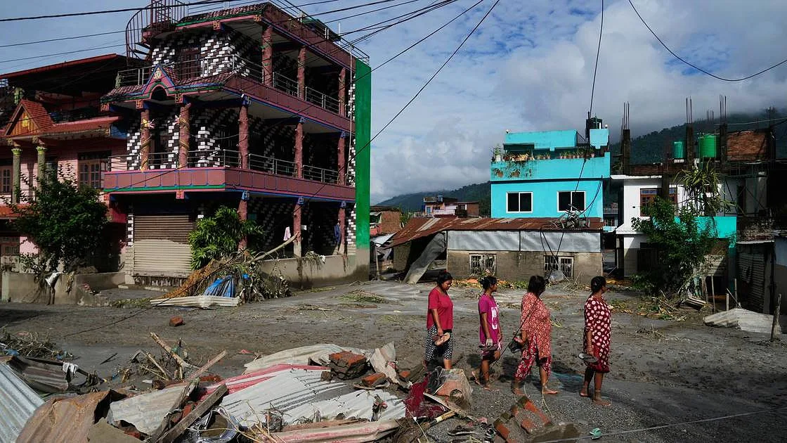 Nepal: equipas tentam salvar mais de 100 trabalhadores presos em túnel