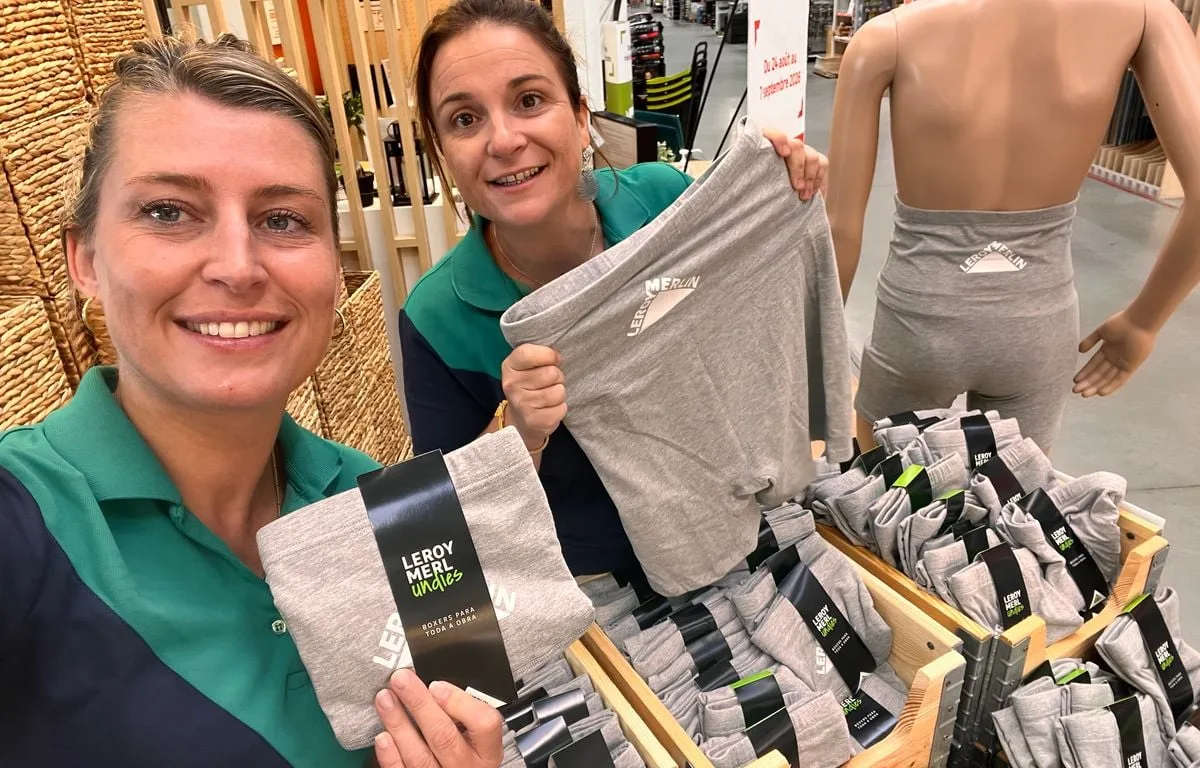 « Les seuls en France »… Ce magasin Leroy Merlin cartonne avec son slip cachant la raie des fesses