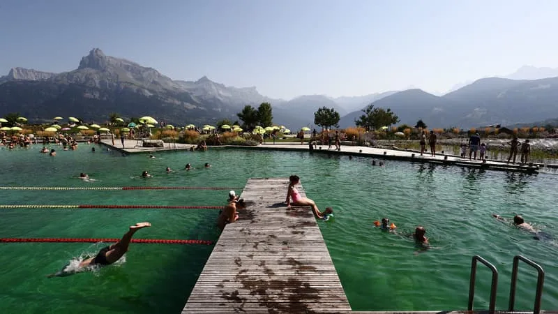 "Bulle de fraîcheur", "refuge en cas de canicule": les stations de montagne enregistrent "un coup de boost sur la fréquentation" avec les vagues de chaleur (mais le ski reste leur principal moteur économique)