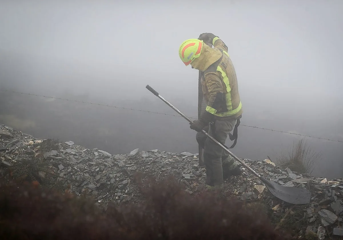 Controlado el incendio forestal de Ponteareas, con 70 hectáreas arrasadas ya