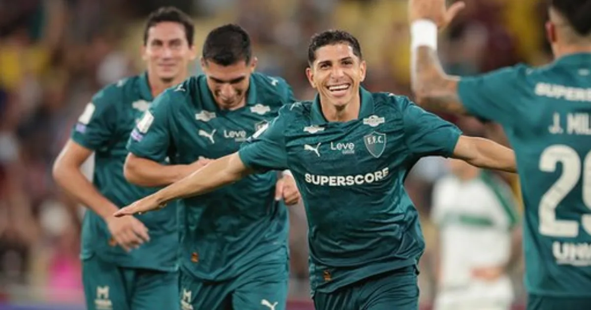 Savaraino faz hat-trick e Fluminense vence o Coritiba