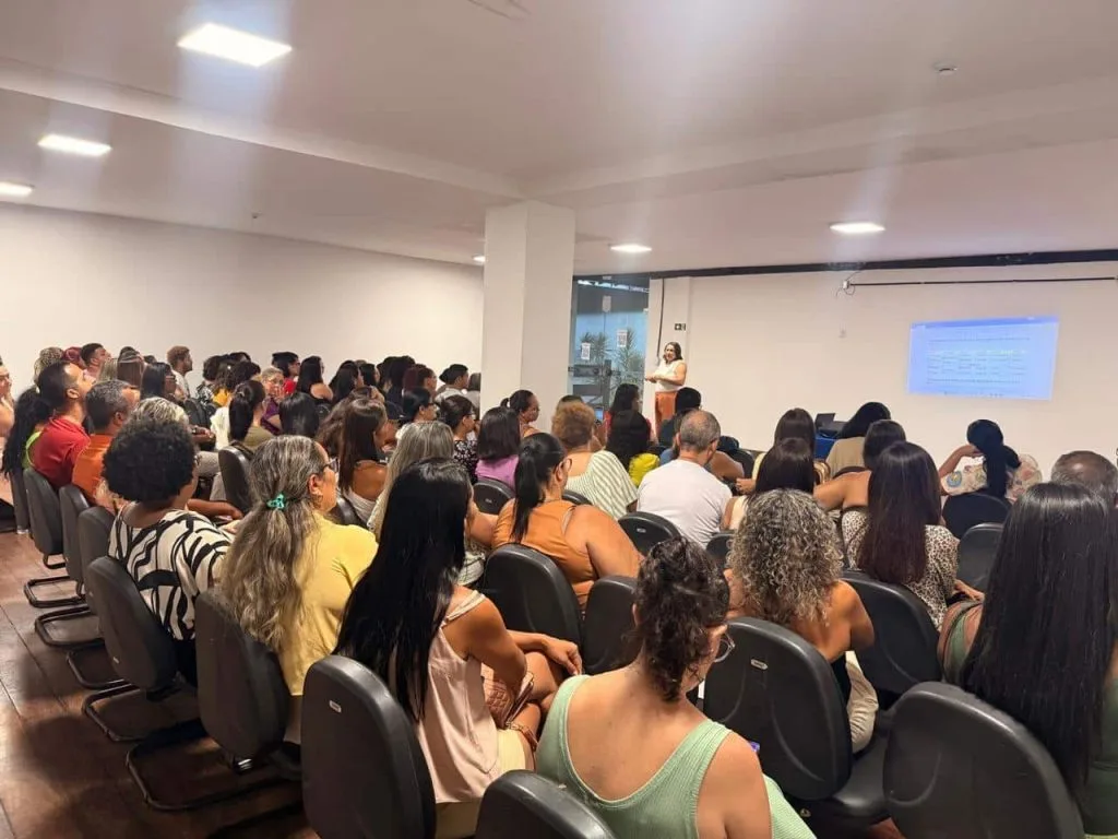 Itabuna inicia em setembro pagamento de bolsa para alunos da EJA e mães solo