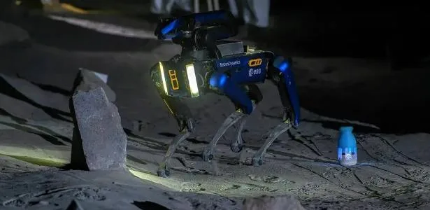 China planeja enviar cães-robôs para uma base na Lua em 2035