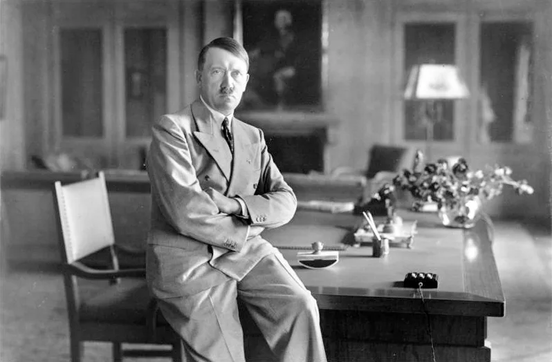Herman José tinha retrato de Hitler na sala; depois, deve ter ido para a lareira
