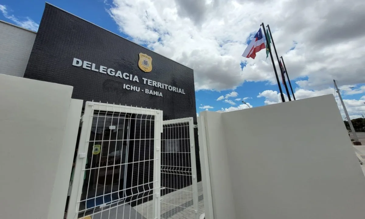Suspeitos fingem oferecer serviços e furtam idoso com deficiência visual na Bahia