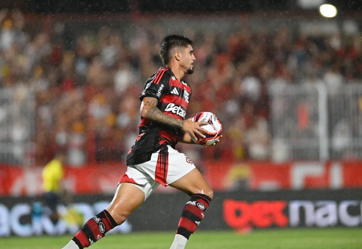 Flamengo encaminha venda do meia Guilherme para o Gil Vicente, de Portugal
