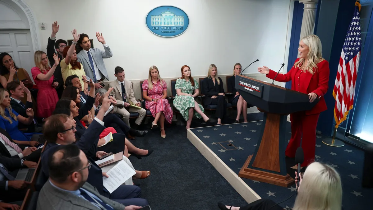 Un juge américain ordonne à l'administration Trump de rétablir l'accès à la Maison Blanche à CNN, MS NOW et Politico