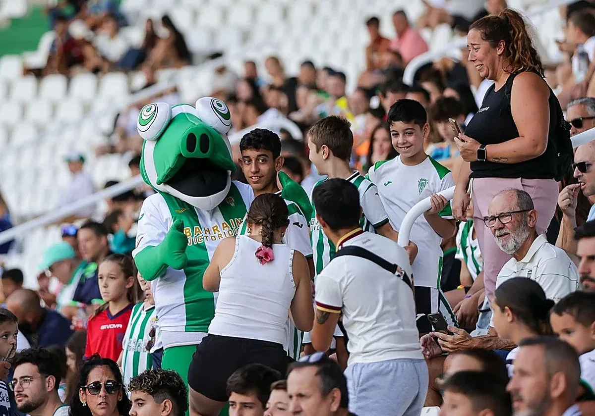 El Córdoba CF moviliza al cordobesismo por una vuelta al cole más solidaria con la IV Recogida de Material Escolar