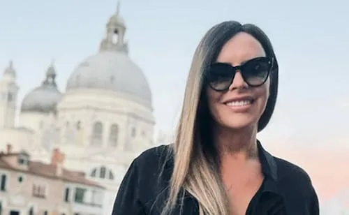 Karla Sofía Gascón presume cambio de look en el Festival de Cine de Venecia