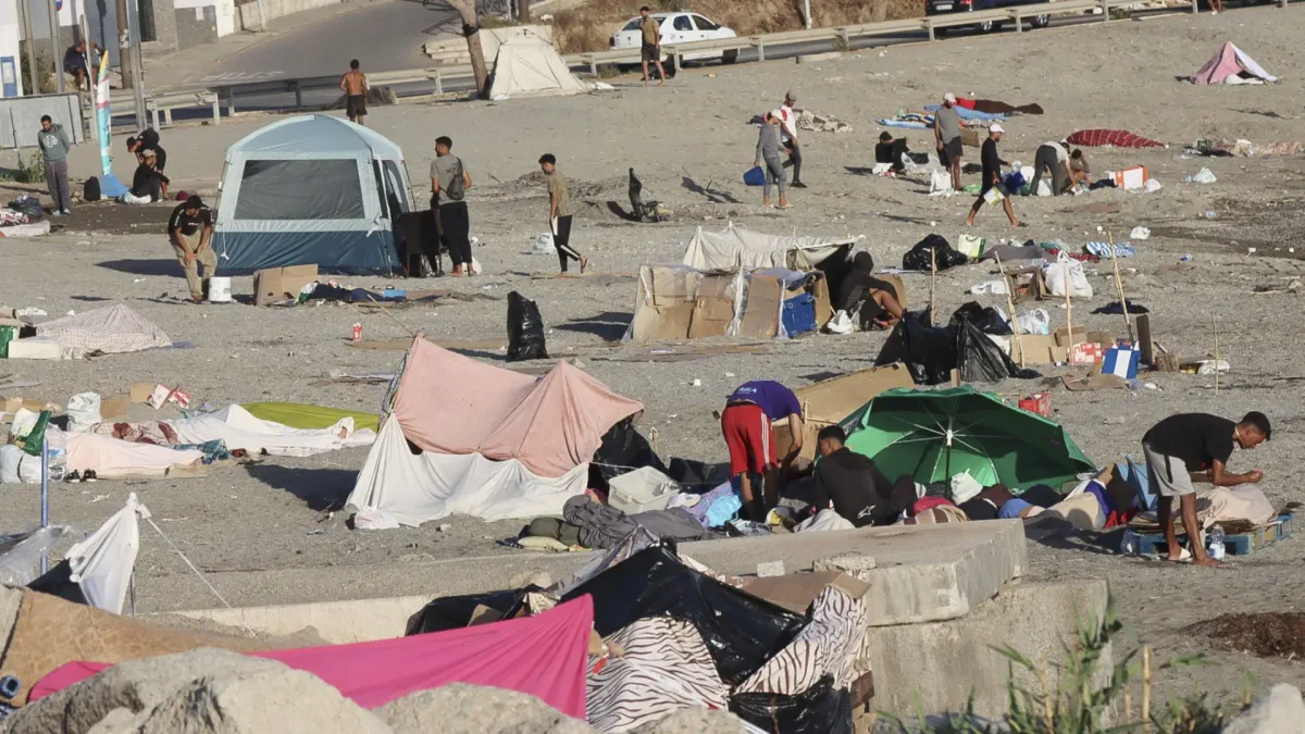 El Gobierno acuerda con Ceuta un listado de nuevos espacios para acoger inmigrantes tras las protestas vecinales