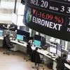 Dólar desvaloriza com pressão da recompra de dívida norte-americana